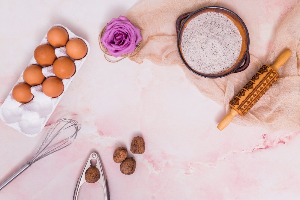 eggs-rack-with-flower-kitchen-utensils